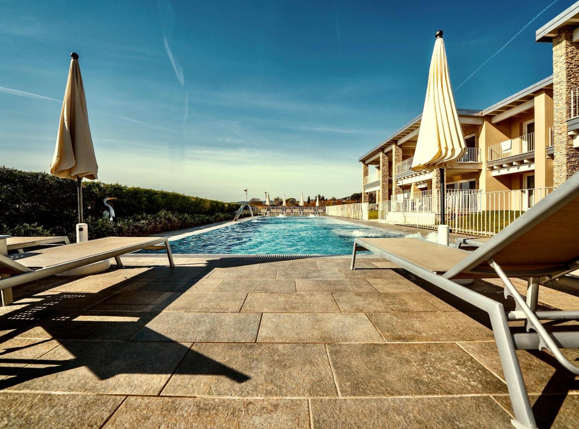 Aparthotel La Giolosa Gardapartments 3*